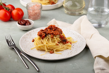 Pasta bolognese with sundried tomatoes