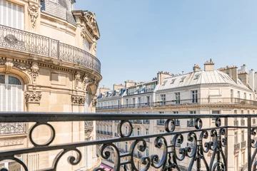 Deurstickers Vue d'un balcon sur des immeubles parisiens © P.E Faivre