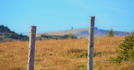 Fototapeta premium Zaun am Berg