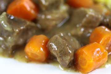 assiette de boeuf aux carottes et purée