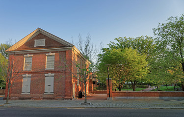 Fototapeta na wymiar Red brick building in the Old City in Philadelphia