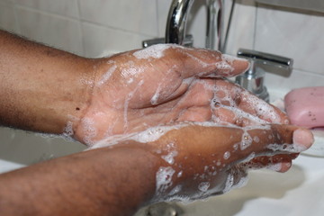 Man washing hands in sink 