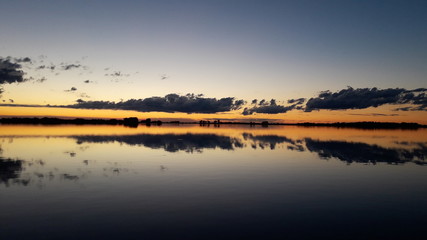 Fototapeta na wymiar Ocaso en laguna Navarro - Argentina