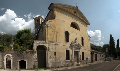 Fototapeta na wymiar Chiesa della fontana Church in Malcesine, Lake Garda