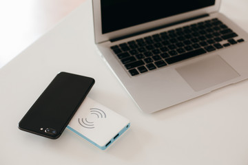 Wireless powerbank charging phone