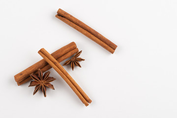 Agencement de cannelle et d'anis