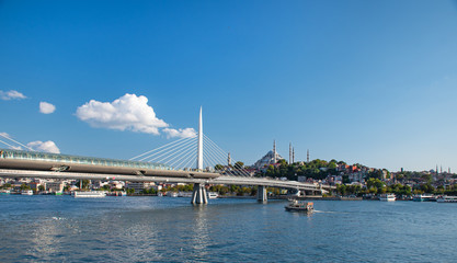 Obraz premium summer Sunny landscape in Istanbul. Strait through the Bosphorus with a view of the blue mosque.
