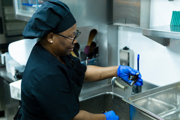 coronavirus.volunteer cooking in hospital kitchen for infected patients