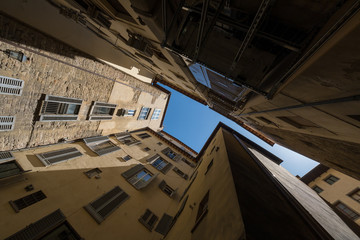 Obraz premium Narrow street view from the bottom up to the sky