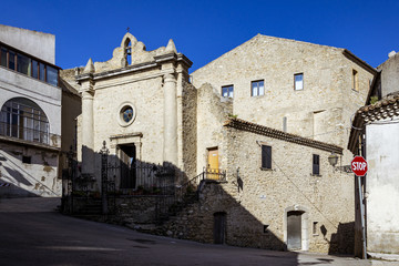 Fototapeta na wymiar Fachada antigua iglesia medieval en Italia