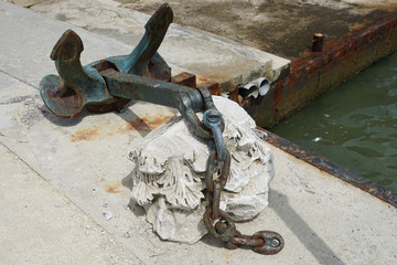 Alter Anker am Hafen