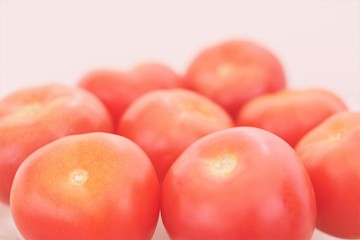 grupo de tomates rojos maduros, hermoso, rojo, sabroso, ensalada, huerta, fresco