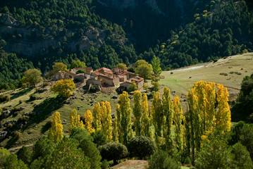 Aldea de los Centenares, en las sierras de Cazorla, Segura y Las Villas.