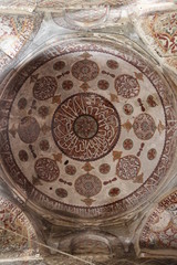 Fototapeta na wymiar A picture of the dome of Al-Muzaffar Mosque from the inside, showing old Islamic drawings and engravings 2019