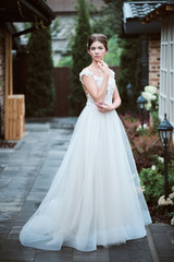 Naklejka premium Beautiful bride posing in her wedding day