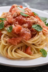 トマトとツナのパスタ