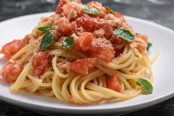トマトとツナのパスタ