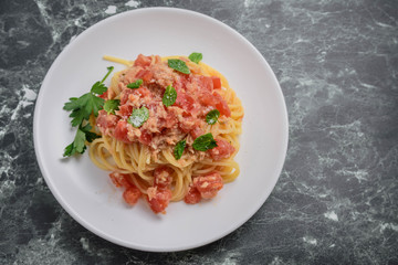 トマトとツナのパスタ
