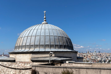 Fototapeta na wymiar Cityscape from Suleymaniye Mosque to city of Istanbul