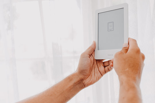 hand hold reader white wall