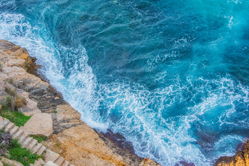 Obraz premium Clear blue sea and rocks