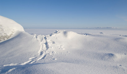 Fototapeta na wymiar snow covered mountains