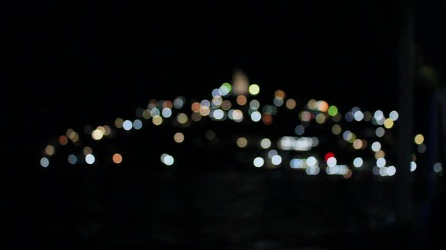 LUCES DE NOCHE EN LA ISLA