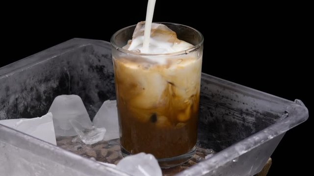 ICED COFFEE LATTE / Cinemagraph - Iced coffee latte recipe