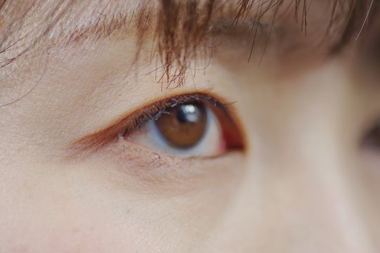 尻目横目 _ を横目に 意味 : 横目と尻目の文章での使い方の違いを教えてください。ドローン開発から .わかりやすい. また、 その 目つき ...