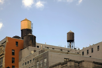 Fototapeta na wymiar Water tanks on top of buildings