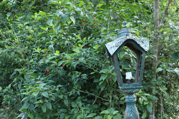 Fototapeta na wymiar Old garden lamppost of green color of a lamp