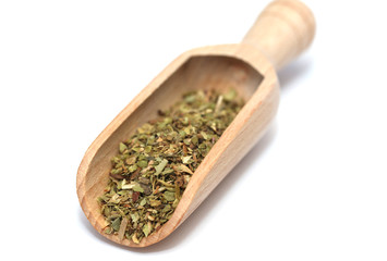 Oregano Gewürz Kräuter auf einer Gewürzschaufel