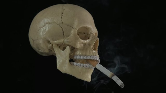 Health and smoking skull.
