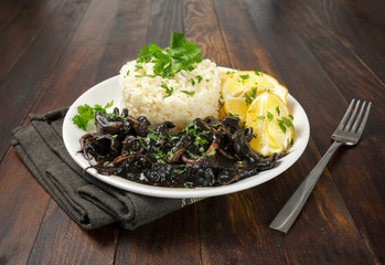 Calamares en tinta con arroz