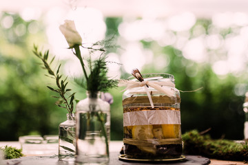 schöne Boho Tischdekoration mit Wildblumen 8