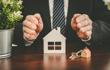 Symbol of home insurance