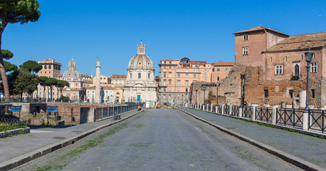 Obraz premium Following the coronavirus outbreak, the italian Government has decided for a massive curfew, leaving even the Old Town, usually crowded, completely deserted. Here in particular the Imperial Fora