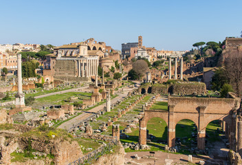 Following the coronavirus outbreak, the italian Government has decided for a massive curfew, leaving even the Old Town, usually crowded, completely deserted. Here in particular the Imperial Fora