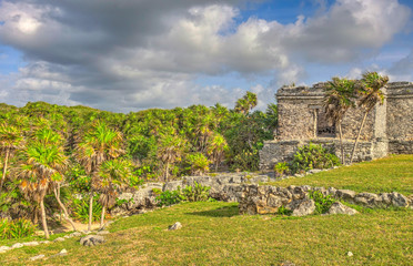 Fototapeta na wymiar Tulum, Quintana Roo, Mexico : Mayan Ruins, HDR Image