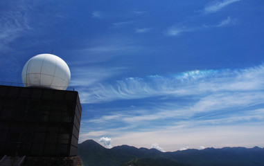 山頂の気象レーダー観測所【長野県／霧ヶ峰(車山)】