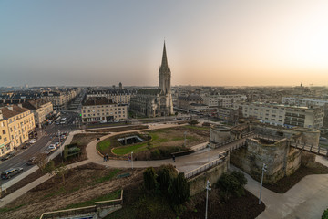 Obraz premium Gorgeous cityscape from the castle of Caen with a thick haze over the city