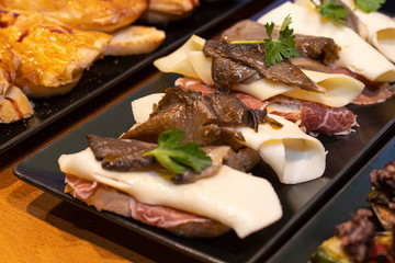 Snacks food to begin the party