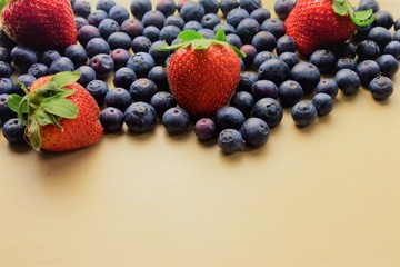 Fondo fresas y arandanos, en macro