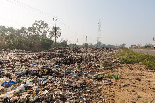 rubbish by side of highway in india