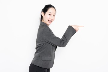 Obraz premium ビジネスのポイントを指し示す女性