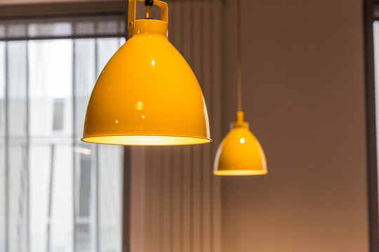 Eclairage int&eacute;rieur lampe design moderne