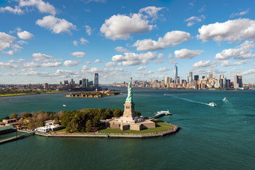 Naklejka premium Empire State Building and NY Skyline
