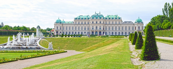 Obraz premium Belvedere Palace, gardens, cascade fountain, Vienna