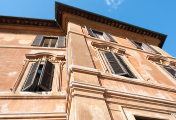 Fototapeta na wymiar Rome Old Town Windows With Shutters