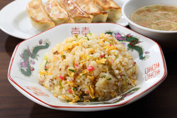 チャーハンと焼き餃子　中華イメージ